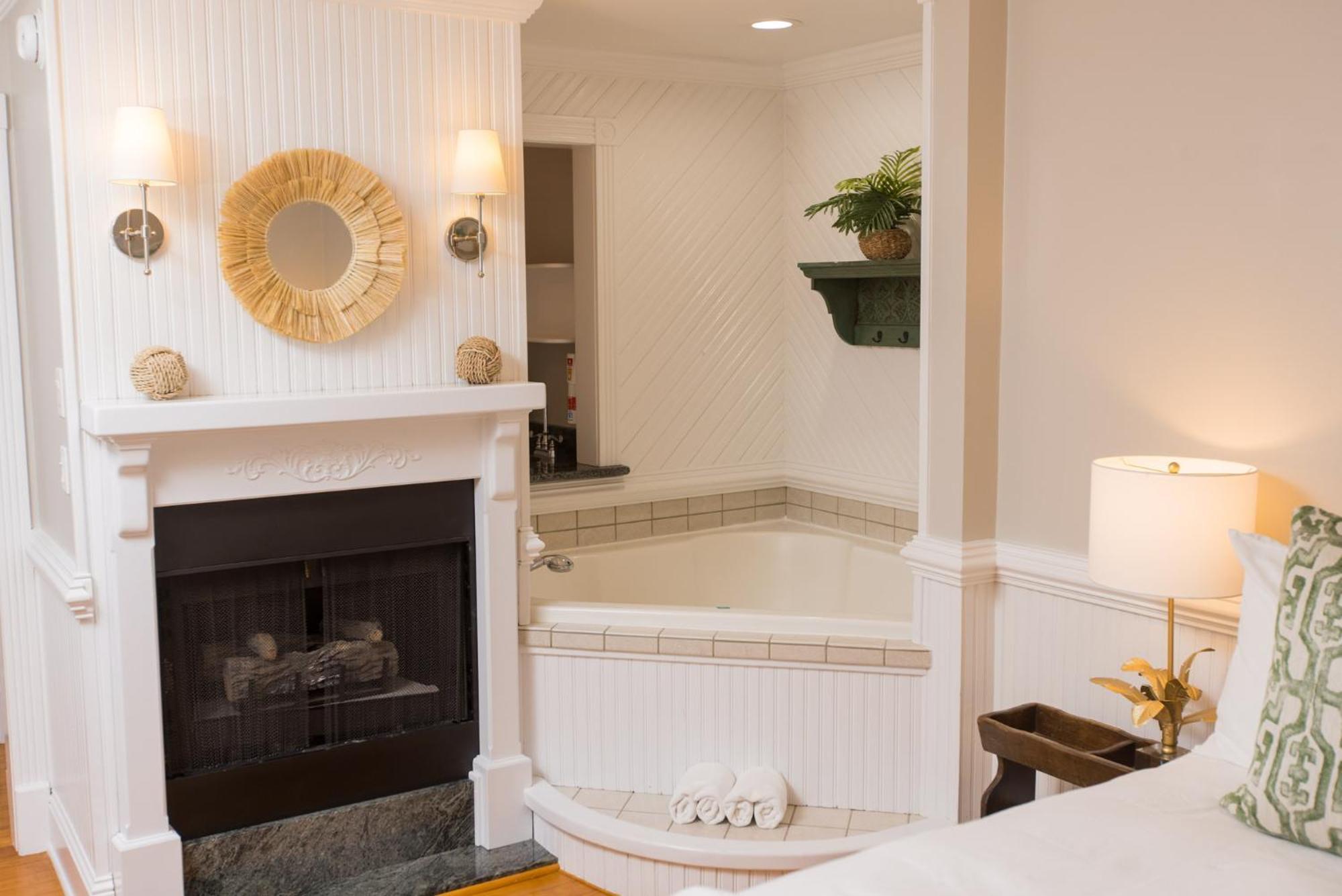 The Burrus House Inn Waterfront Suites Manteo Chambre photo